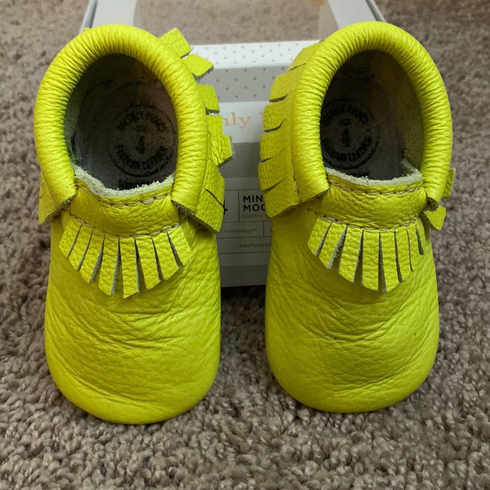 EUC Freshly picked electric green moccasin
